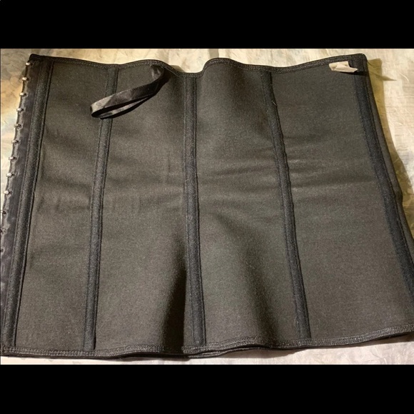 Kim Kardashian Waist Trainer - Picture 6 of 8